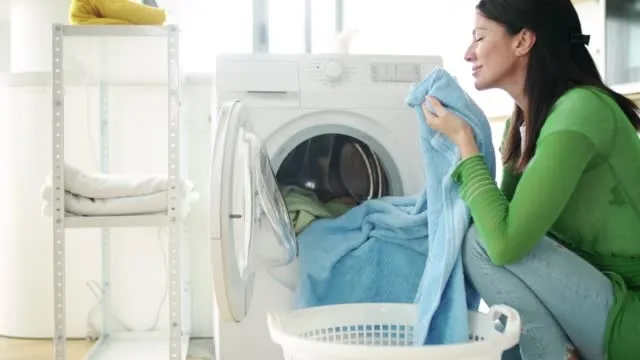 1-tatli-kasigi-eklemek-yeterli-camasirlar-yikanirken-kirisiyorsa-bunu-deneyin-utuye-saatler-ayirmaya-son-1700919720947.jpg 1 tatlı kaşığı eklemek yeterli! Çamaşırlar yıkanırken kırışıyorsa bunu deneyin! Saatlerce ütüye son-6