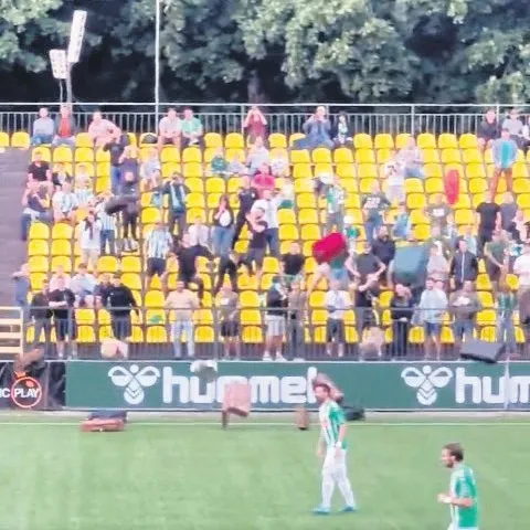 Zalgiris taraftarı sahaya bavul fırlattı