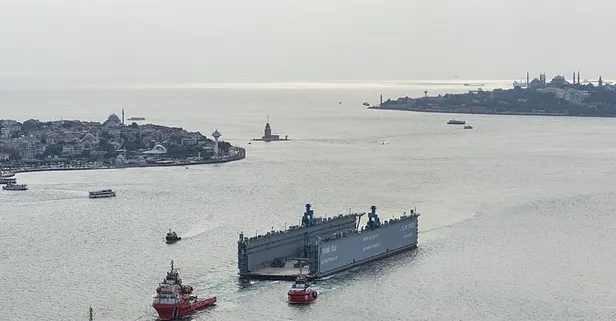 İstanbul Boğazı'nda yüzer havuz geçişi tamamlandı: Gemi trafiği yeniden açıldı