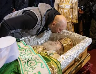 Patrik İrinej’in naaşını öptüler