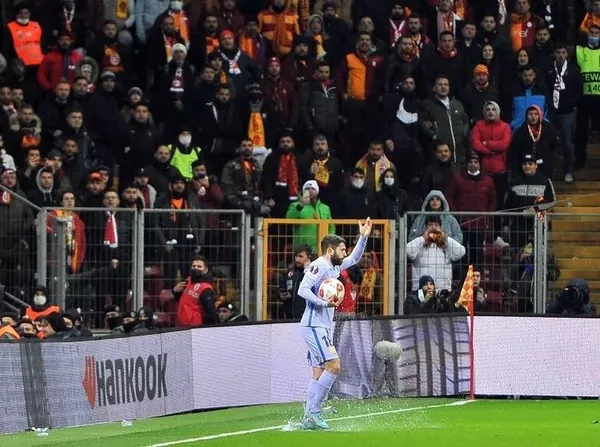 1650629414473.jpeg UEFA'dan Galatasaray'a şok ceza! Barcelona maçında yaşananlar pahalıya patladı-2