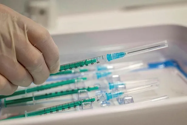 120 milyon doz BioNTech aşısının ilk sevkiyatını taşıyan uçak Ankara'ya indi-5