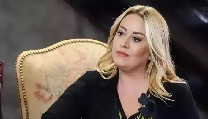 kizil-goncalar-bitti-yerine-o-gececek-ozgu-namal-o-projeye-donuyor-2-basrol-ayriligi-sonrasi-1718337733315.jpeg Özgü Namal o projeye dönüyor! Kızıl Goncalar bitti, yerine geçecek! 2 başrol ayrılığı sonrası...-9