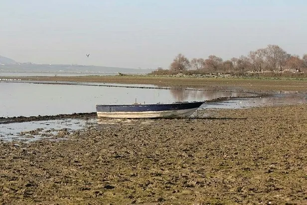 SON DAKİKA: Büyükçekmece Gölü'nde korkutan görüntü: Son 13 yılın en düşük seviyesi olan yüzde 17'ye kadar düştü-5