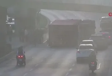 Bakırköy’de feci kaza: Tır otomobilin üzerine devrildi 4 kişi hayatını kaybetti