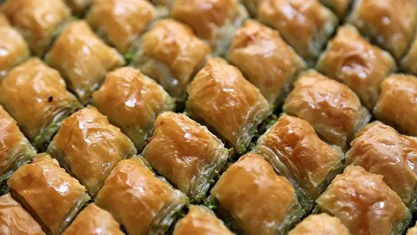 evde-baklava-nasil-yapilir-evde-baklava-tarifi-kolay-ev-baklavasi-yapilisi-1596106877722.jpg