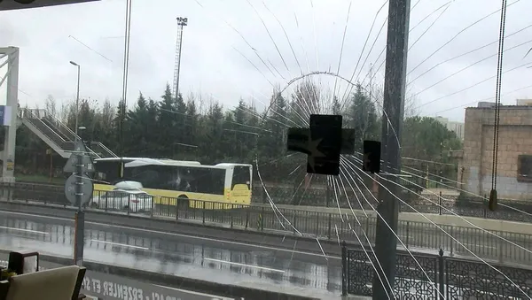 Esenyurt'ta 'siparişim gecikti' diyen kadından önce bıçaklı sonra taşlı saldırı-2
