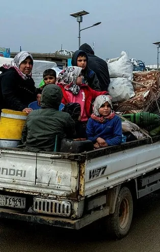 Son dakika: Esed'in saldırıları nedeniyle 36 bin sivil daha Türkiye sınırı yakınlarına göç etti