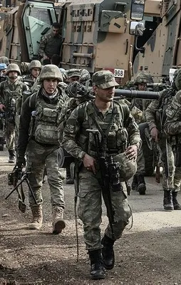 Komandolar Afrin yolunda