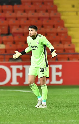 Beşiktaş'ta kaleye Şampiyonlar Ligi transferi! Ersin Destanoğlu yerine...