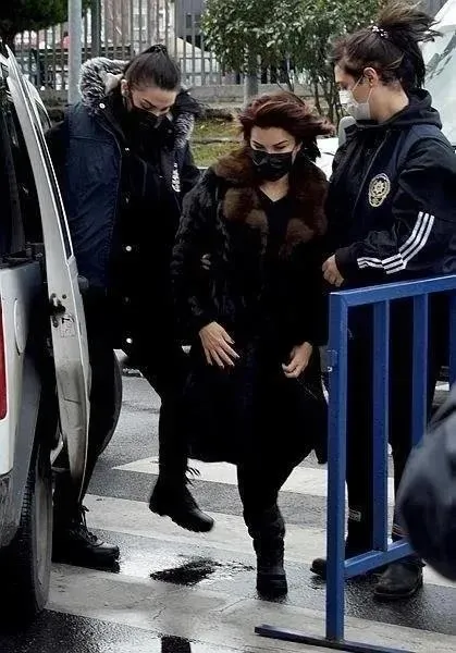 1705229921219.jpeg CHP'nin kadrolu fondaşı Sedef Kabaş'tan FETÖvari algı operasyonu! "Yaralı askerler tedavi edilmiyor" yalanı... Kirli sicili hafızalarda-5