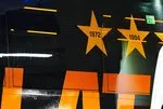 Galatasaray otobüsüne taşlı saldırı