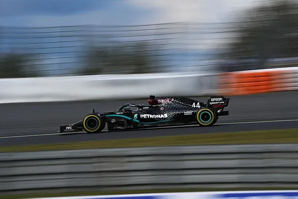 son-dakika-f1-almanya-grand-prixsini-lewis-hamilton-kazandi-1602430298945.jpeg Son dakika: Formula 1 Eifel Grand Prix'sini Lewis Hamilton kazandı-2
