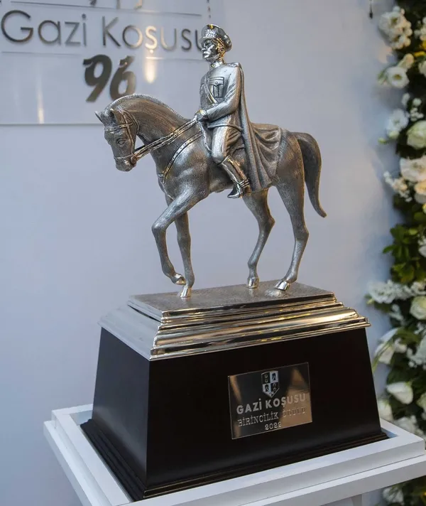 son-dakika-at-yarisi-gazi-kosusunda-tribunler-tiklim-tiklim-1656251541836.jpg Son dakika at yarışı: Gazi Koşusu'nda tribünler tıklım tıklım!-3