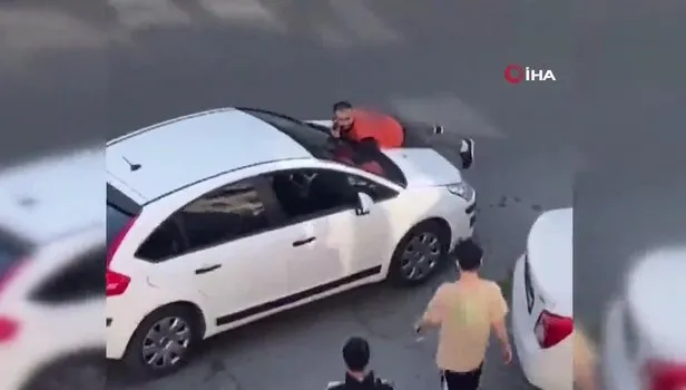 Sarıyer'de ilginç yol verme tartışması: Kurye kaputun üstüne yattı