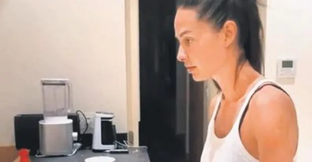 Yasemin Özilhan mutfağa girdi verdiği tarife tepkiler geldi! Sosyal medyada espriler havada uçtu