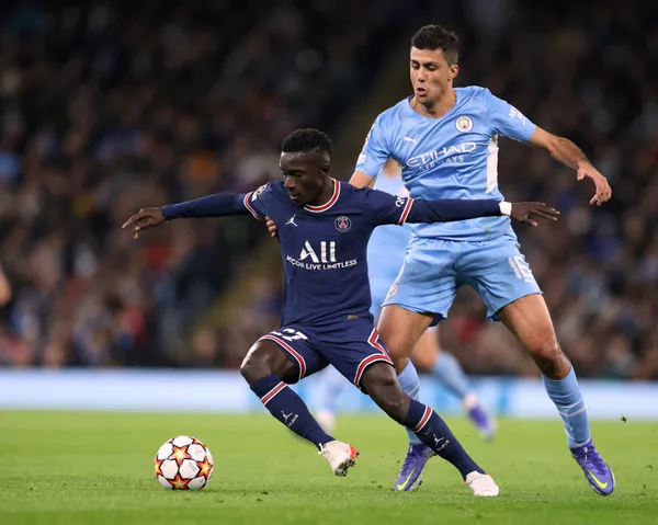 idrissa-gueyede-kader-gunu-fransiz-basini-kritik-gorusmeyi-yazdi-drogba-da-devrede-1657632405162.jpg Idrissa Gueye'de kader günü: Fransız basını kritik görüşmeyi yazdı! Drogba da devrede-6