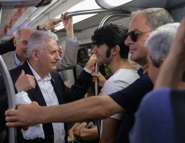 Başbakan Yıldırım metro ve Marmaray'ı kullandı-6