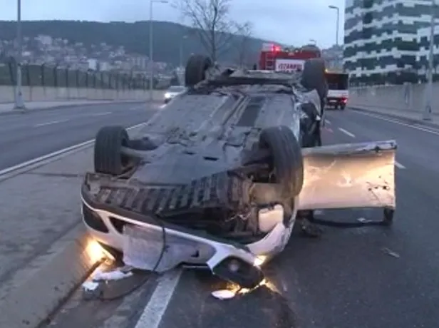 Maltepe’de korkutan kaza! Aydınlatma direğine çarpan araç takla attı: 3 yaralı-2