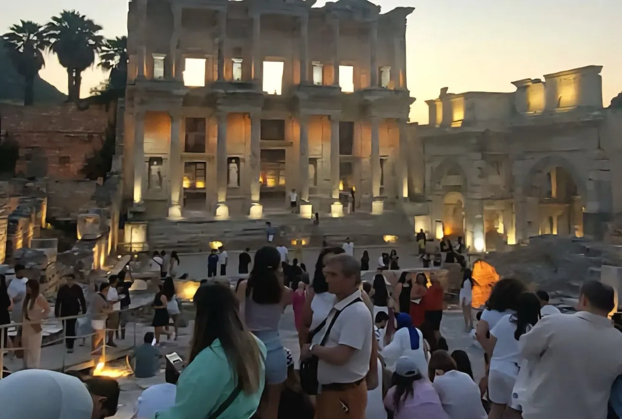 Vatandaş müze ve ören yerlerine akın etti