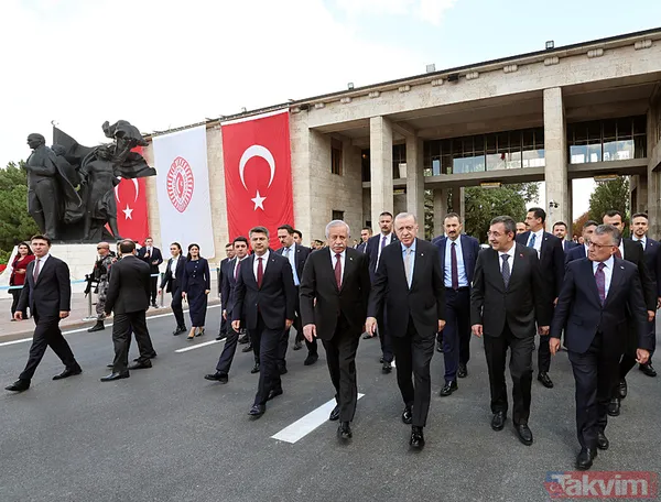 TBMM'de renkli anlar! Önce açılış sonra resepsiyon... Başkan Erdoğan'dan "biriz beraberiz" mesajı: Tek tek tokalaştı - 4