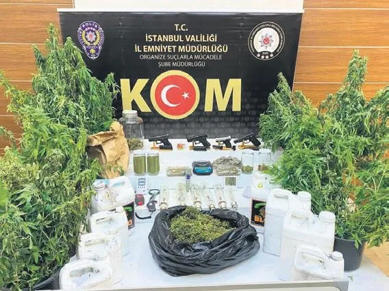 biri-3-bin-digeri-ise-11-bin-kilometre-uzaktan-evlenmek-icin-turkiyeye-geldi1-1641245689863.jpeg Biri 3 bin, diğeri ise 11 bin kilometre uzaktan evlenmek için Türkiye’ye geldi!-12