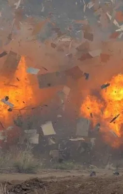 Pakistan'da yola döşenen mayın patladı!