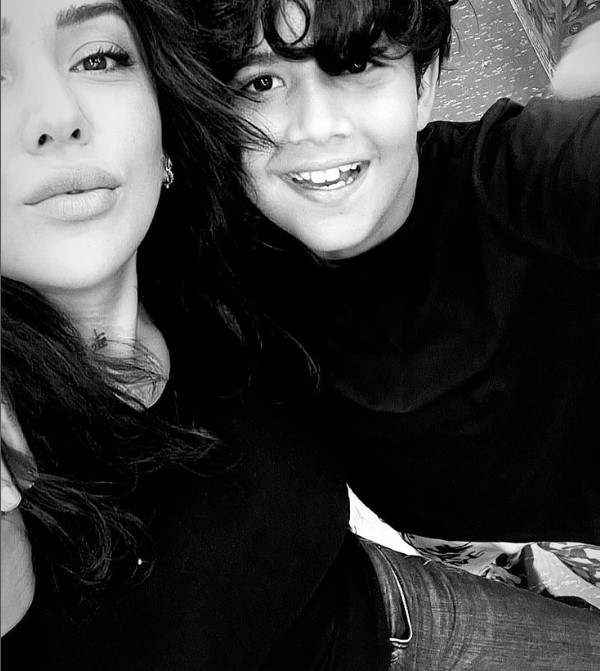 13 yıllık büyük aşk! EDHO'nun yıldızı Ceren Benderlioğlu'ndan Emir Benderlioğlu’yla çekirdek aile paylaşımı! İlk yorum Esra Erol’un kardeşinden... - 50