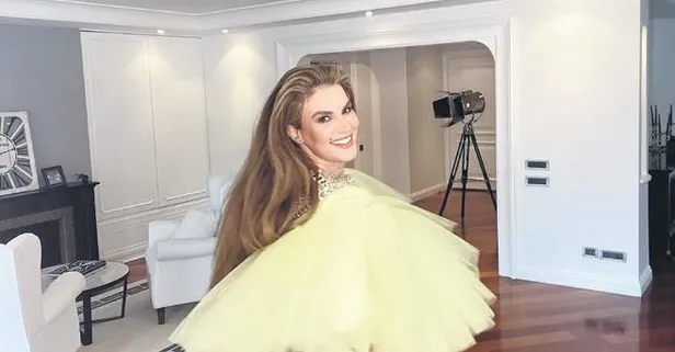 Evde var defile! Tülin Şahin, evini podyuma çevirdi...