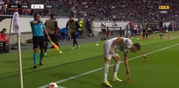 eintracht-frankfurt-fenerbahce-macinda-skandal-alman-taraftarlar-mesut-ozile-yabanci-madde-firlatti-1631824154397.jpeg