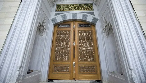 Çamlıca Camii'ne 6 tonluk kündekari kapı