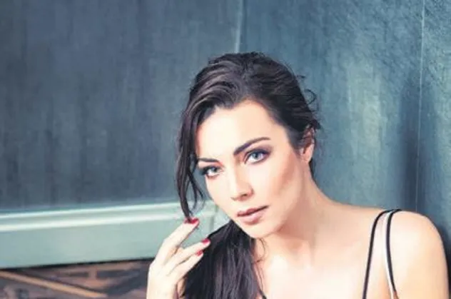 Burcu Kara oğlu Ali için oturduğu siteye öğretmen tuttu