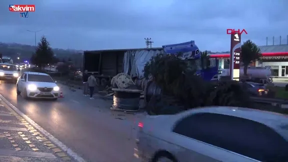 Samsun’da freni boşalan TIR dehşet saçtı: 4 aracı biçip geçti