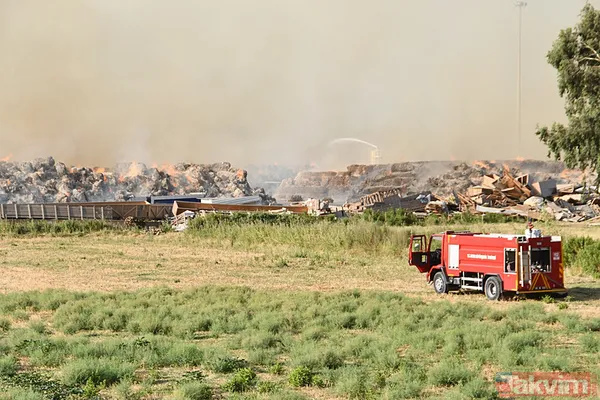 Aydın'da kağıt fabrikasındaki yangın yeniden kontrolden çıktı: Havadan ve karadan müdahale sürüyor - 11