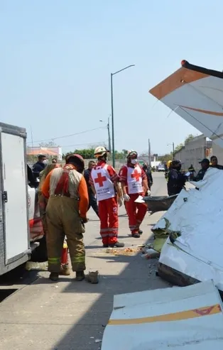 Meksika'da korkunç kaza! Uçak markete düştü