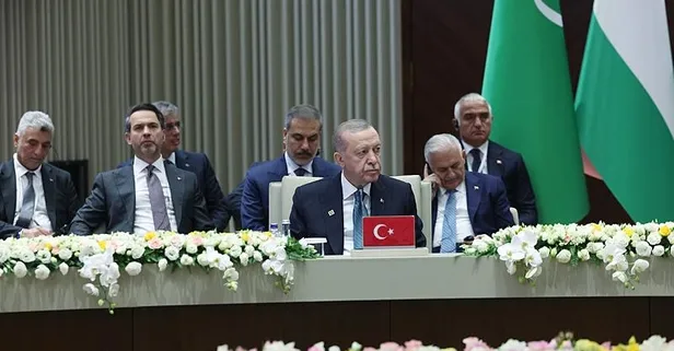 Başkan Erdoğan'dan Türk Devletleri Teşkilatı zirvesinde ortak alfabe mesajı: Ortak geleceğe adım atmanın nişanesidir!