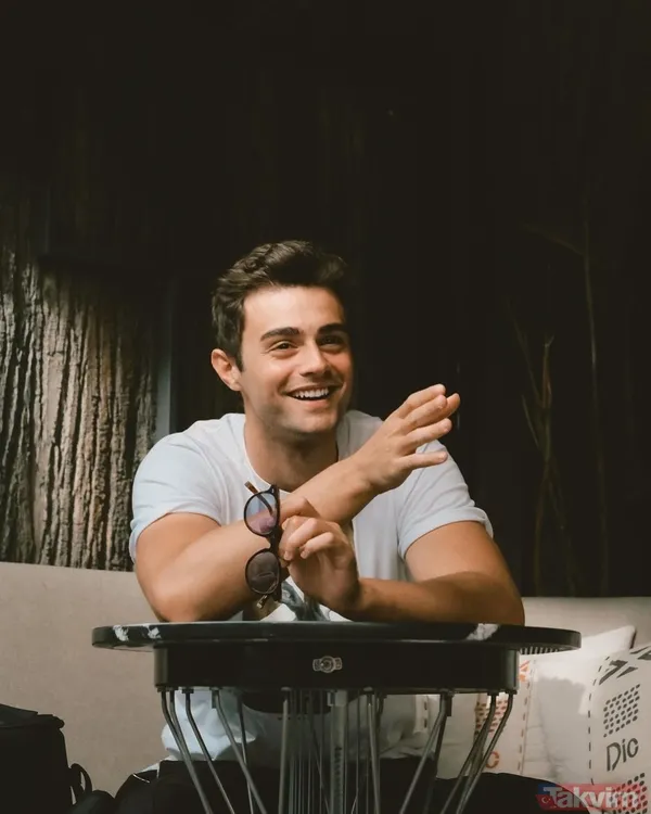 Kardeşlerim’in yakışıklı Ömer’i Bilal Yiğit Koçak annesinin birebir kopyası! Görenler ablası sandı güzelliğiyle büyüledi - 4