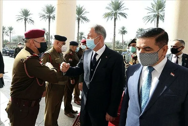 turkiyeden-kritik-irak-temasi-milli-savunma-bakani-hulusi-akar-berhem-salih-ve-kazimi-ile-bir-araya-geldi-1610988005421.jpeg Türkiye'den kritik Irak teması! Milli Savunma Bakanı Hulusi Akar, Berhem Salih ve Kazımi ile bir araya geldi-5