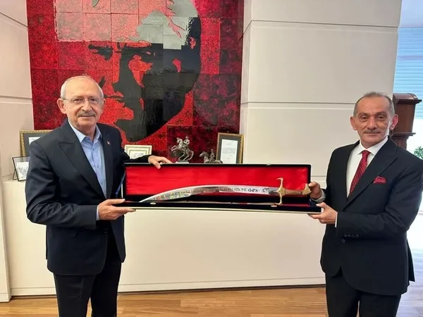 Son dakika: Özgür Özel'in adaylık açıklaması Kılıçdaroğlu yandaşı Barış Yarkadaşı çileden çıkarttı: Hepiniz oradaydınız!-10