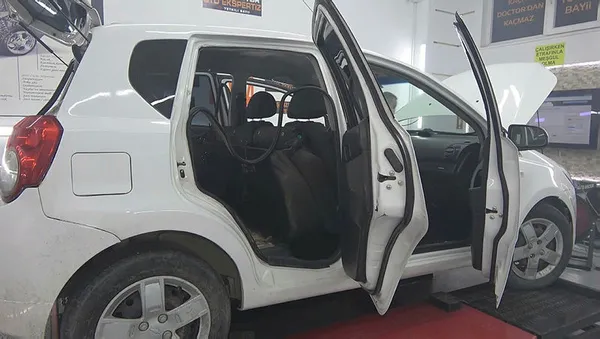 sahibinden-ikinci-el-otomobil-aldi-hayatinin-sokunu-yasadi-motoru-bile-degismis-1614507725983.jpg Sahibinden ikinci el otomobil aldı! Hayatının şokunu yaşadı! Motoru bile değişmiş...-3