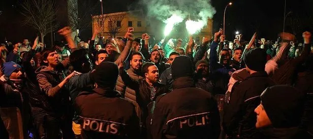 Bursasporlu taraftarlar, yönetimi protesto etti