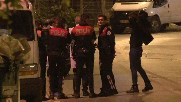 Son dakika: Avcılar'da silahlı çatışma çıktı! Dur ihtarı yapan polise ateş açtılar: Saldırı anı kamerada-6