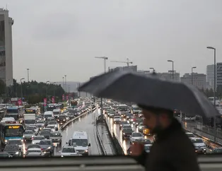 İstanbul güne yağmurla başladı! Trafik felç oldu