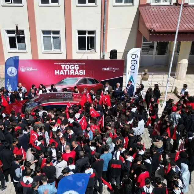 Togg’a yoğun ilgi! Gençler hayran kaldı