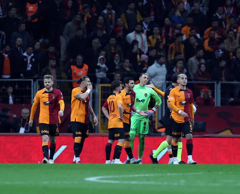 Galatasaray'da flaş ayrılık! Yıldız isim gitmek istiyor - 4
