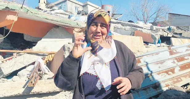 Sağ kaldılar ama yıkıldılar! Evlat edindikleri 3 çocuğu deprem aldı! Acılı ailenin feryadı yürekleri dağladı