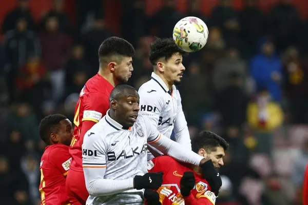 canli-kayserispor-basaksehir-1-0-basaksehir-deplasmanda-kayserispora-takildi-1675357712237.jpg Başakşehir deplasmanda Kayserispor'a takıldı-2
