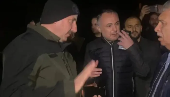 trabzonda-siddetli-firtina-yanginlara-neden-oldu-itfaiye-ekipleri-sarp-bolgeye-mudahale-edemiyor-olu-ya-da-yar-1701030814840.jpeg Trabzon'da şiddetli fırtına yangınlara neden oldu! İtfaiye ekipleri sarp bölgeye müdahale edemiyor | Vali Aziz Yıldırım bölgede: Ölü ya da yaralı var mı?-6