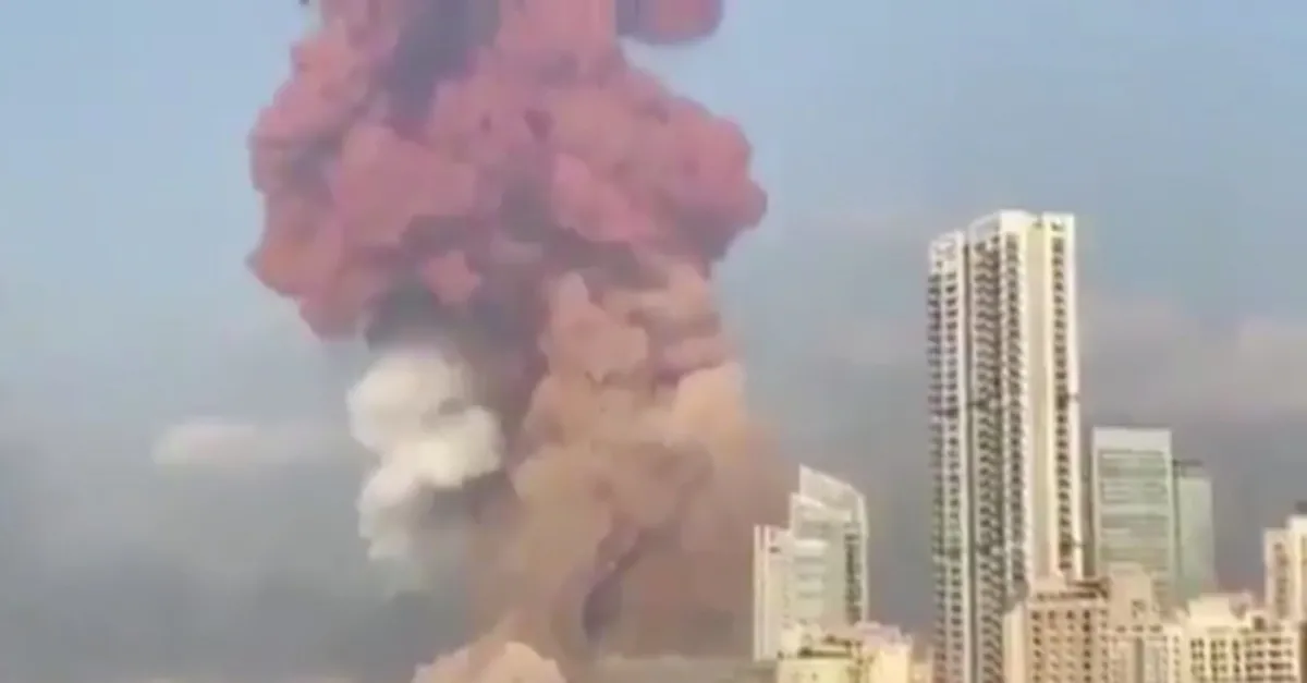 Beyrut’ta şiddetli patlama! Ortalık savaş alanına döndü...