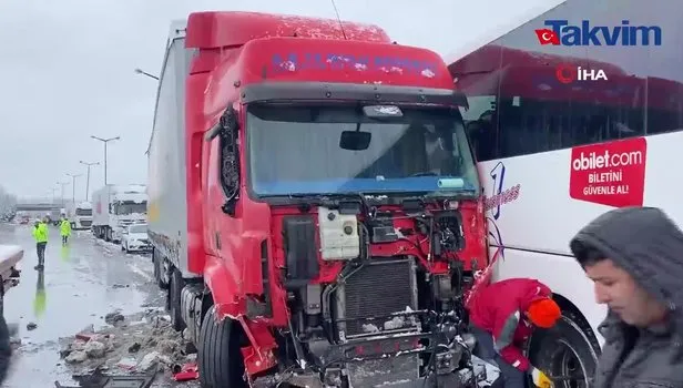 TEM'de 37 araç birbirine girdi: 3'ü ağır 18 kişi yaralandı